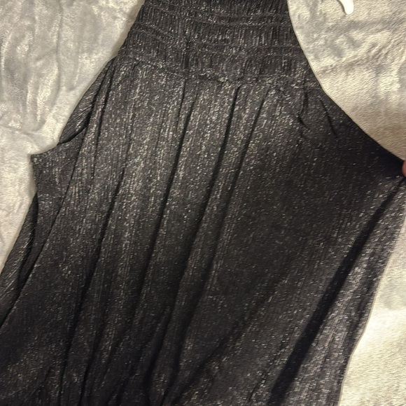 Express  women’s size Medium Elegant Black Sleeveless Top shimmer elastic gather - Picture 2 of 7